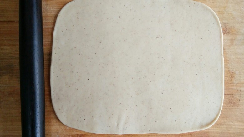 葵花籽酥―《舌尖上的中国3》中同款,擀成厚度大概5毫米的长方形面饼。
