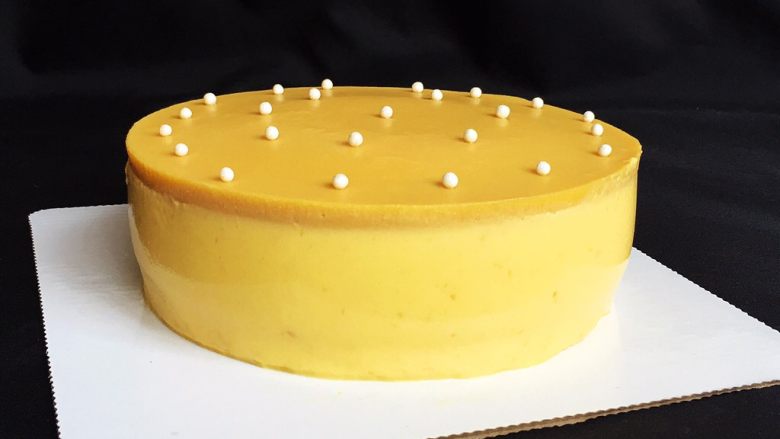 芒果慕斯蛋糕+6寸和4寸,再来一张看看满意，可以交货了。