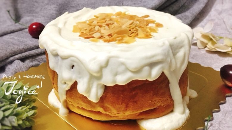 酸奶雪崩蛋糕 清爽不油腻,把杏仁片撒上，增加口感及香甜度哟！