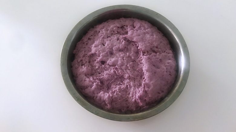 紫薯小馒头，早餐好伴侣,发酵至两倍大时。