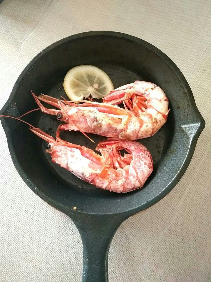 盐焗阿根廷红虾,盖上盖子小火焗10分钟即可