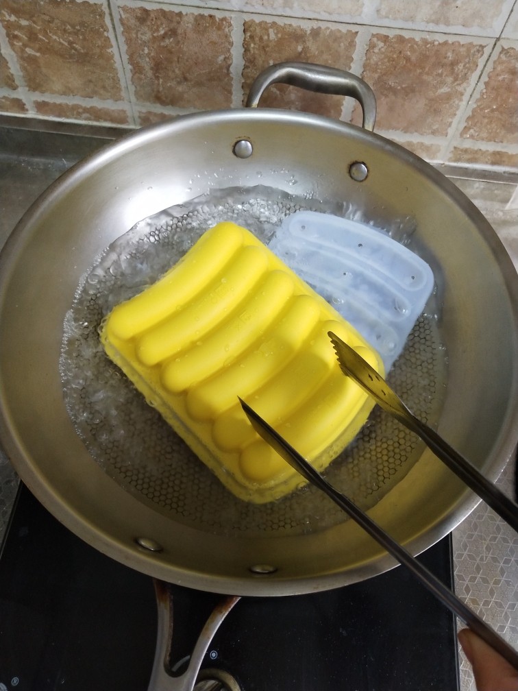 玉米香肠,开水煮沸消毒备用