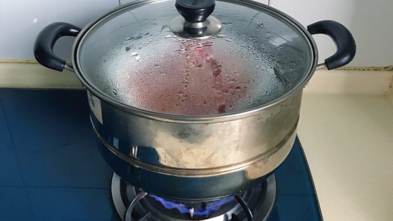 腊肠炒莴笋,大火蒸熟，水开后大约再蒸十分钟
