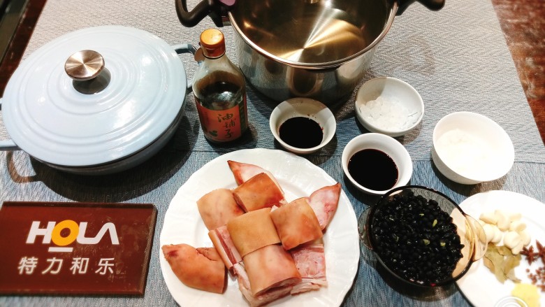 黑豆炖猪蹄,准备所以食材和料理用的锅具