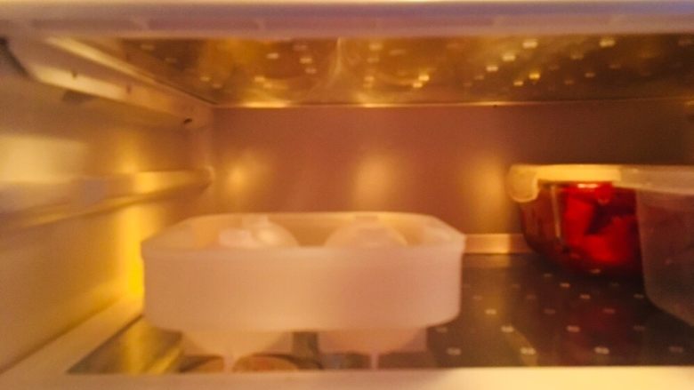 日料，改良版樱花水信玄饼,放入冰箱冷藏⊙▂⊙等着吧哈哈😄赶紧洗碗去
