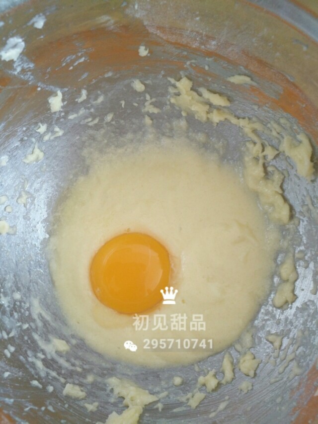 意式经典——弗洛伦萨饼干,这是加入蛋黄时，之前黄油与蛋清混合的状态。