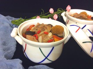 菌类料理+隔水炖猴头菇香菇排骨汤,成品图
