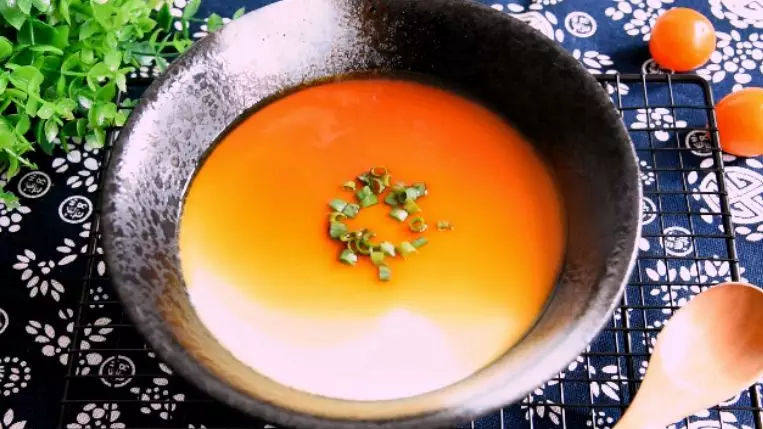 如何蒸出完美的水蒸蛋，有99%的成功率，包教包会。,淋上酱油、葱花即可 