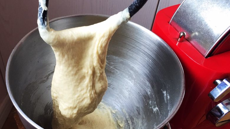 卡仕达小餐包+一次性发酵,20分钟后的状态面团有湿度。