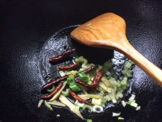 菌类料理+泡菜炒鸡腿菇,下葱姜煸香