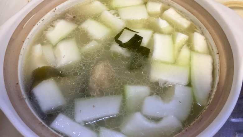 夏日消暑靓汤➕冬瓜海带排骨汤,煮开再小火炖10至15分钟到冬瓜半透明