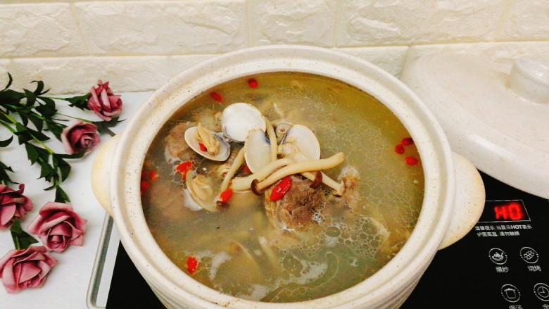 菌类料理+筒骨青蛾煲蟹味菇,成品图