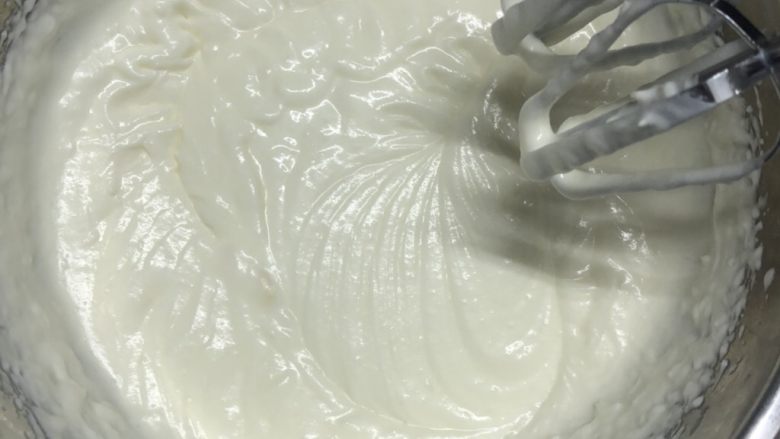 海洋慕斯蛋糕,用搅拌器打到像奶昔那样就可以了