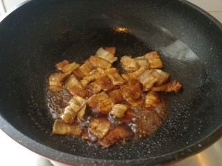 回锅肉香辣土豆片,加红烧酱油翻炒