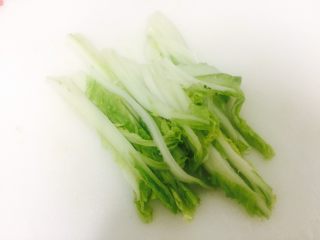 越南春卷,白菜切条焯水