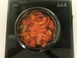 美味苏合汤,加入番茄，烧开后煨制10分钟