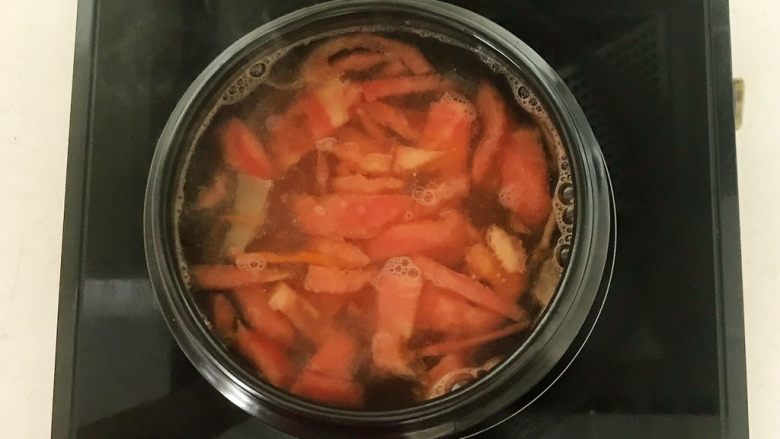 美味苏合汤,加入番茄，烧开后煨制10分钟