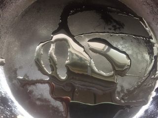 米浆粑粑,小平底锅倒入油