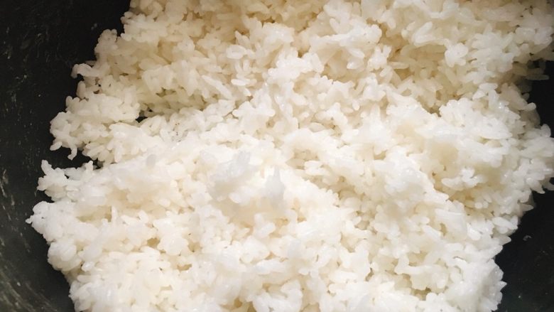 奇妙的耳光牛肉炒饭 复刻自页家GG,提前准备好的米饭。