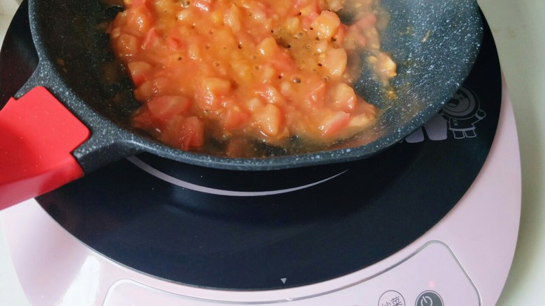 了不起的小番茄＋茄汁三文鱼芝士丸,炒到番茄块成糊状。