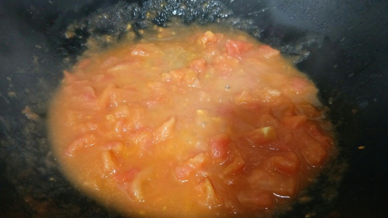 了不起的小番茄＋番茄牛肉鸡蛋面,炒至番茄成汤状。如图