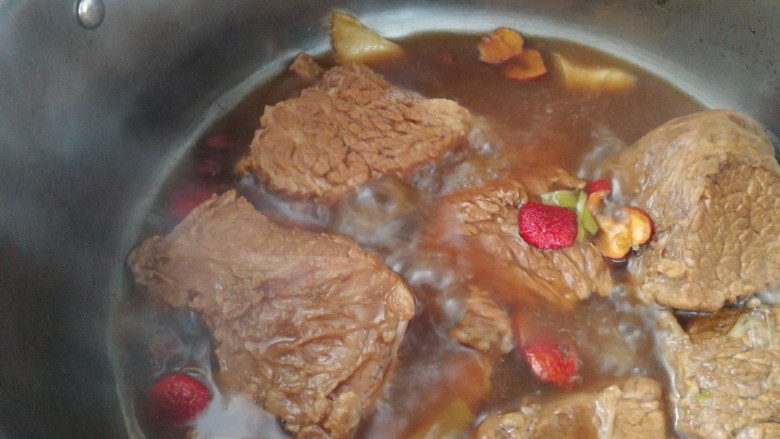家庭版&酱牛肉,开锅后关小火烀1,5--2个小时就可以了（根据牛肉的情况，用筷子扎一扎就可以知道熟了吗）