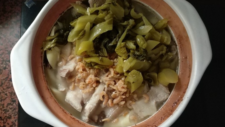 潮汕系列～苦笋煲,最后倒入酸菜和虾米
