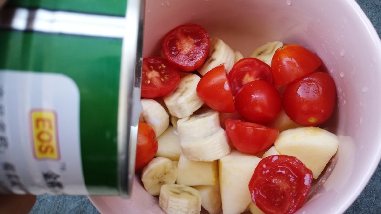 了不起的小番茄+小番茄水果捞,把椰浆倒入，大约20ml就可以