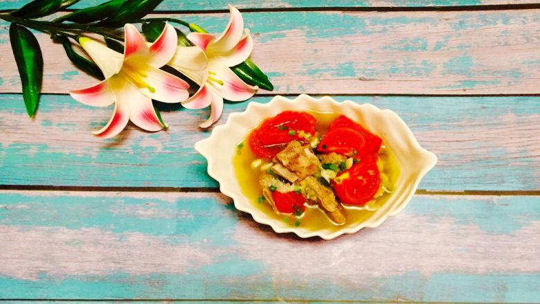 西红柿绿豆排骨汤,一道开胃消暑的西红柿绿豆排骨汤就做好了，