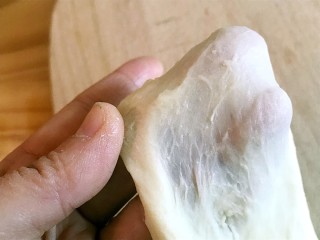 地瓜全麦土司
让孩子们爱上全谷物,直到面团不粘手，并能拉出薄膜不易断，俗称“手套膜”