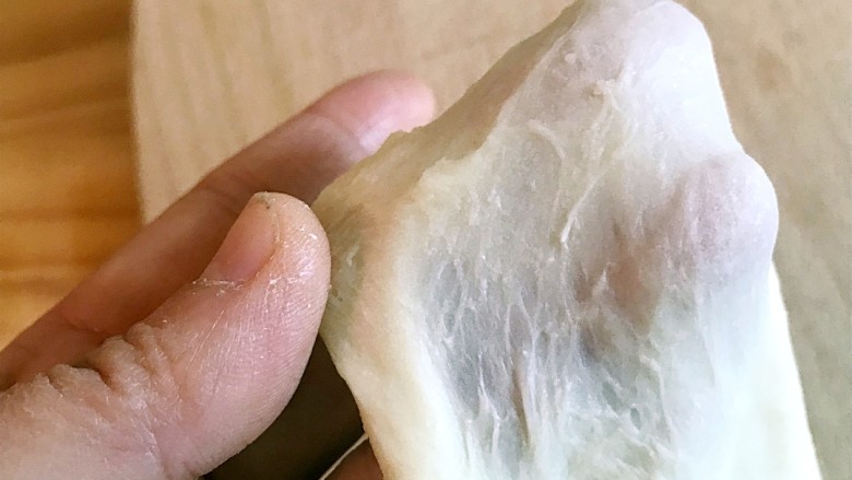 地瓜全麦土司
让孩子们爱上全谷物,直到面团不粘手，并能拉出薄膜不易断，俗称“手套膜”