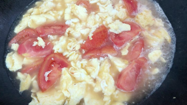 了不起的小番茄+番茄鸡蛋肉末甜汤,再加入水煮开