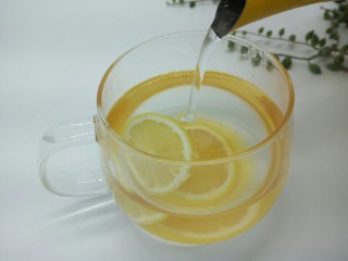 柠檬蜂蜜茶,用温水泡开