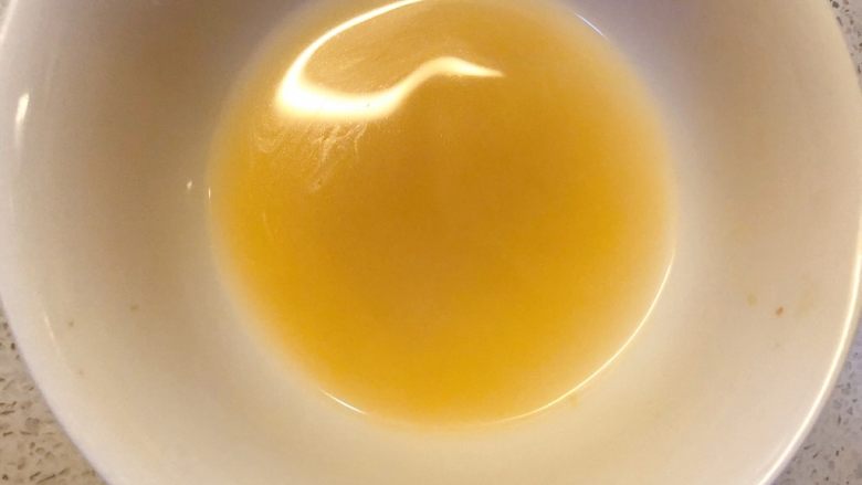 普宁炒面线,加入适量水搅拌而成的“高汤”。