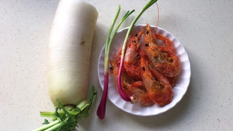 干虾氽萝卜,准备好食材