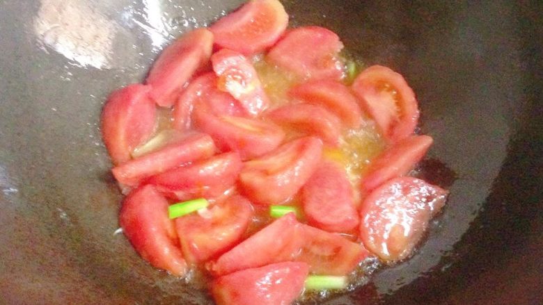 了不起的小番茄+茄汁藕片,然后放入切好的番茄翻炒