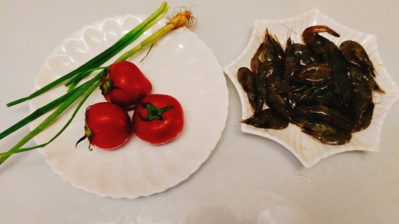了不起的小番茄+茄汁焖虾,食材准备