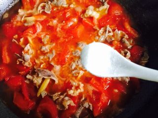 了不起的小番茄+番茄肥牛汤,出锅前加1/2小茶匙味精即可