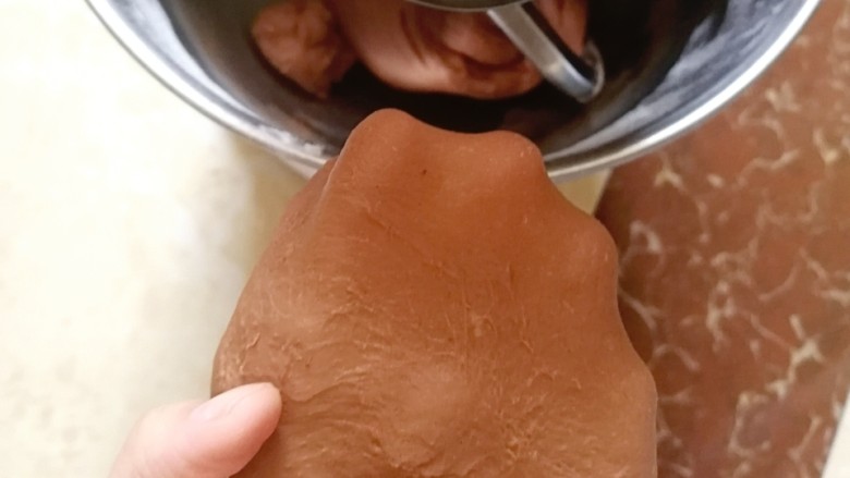 巧克力面包,一档揉成团，转3档揉成出厚膜
