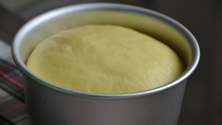 奶酪包（中种法）,发酵至2.5倍大。从烤箱中拿出，烤箱预热160度。
