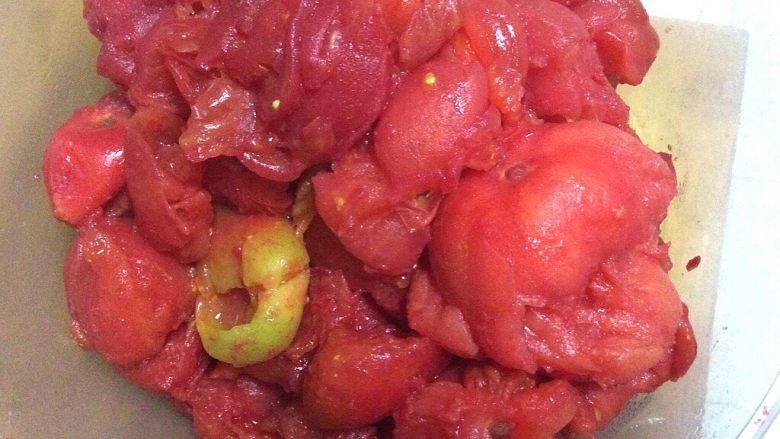 了不起的小番茄+番茄鸡蛋饺子,全部弄好，挤一下汁子