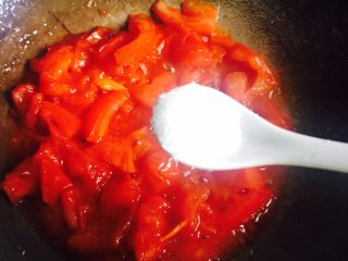 了不起的小番茄+番茄肥牛汤,再加一茶匙盐翻炒均匀