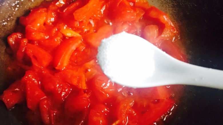 了不起的小番茄+番茄肥牛汤,再加一茶匙盐翻炒均匀