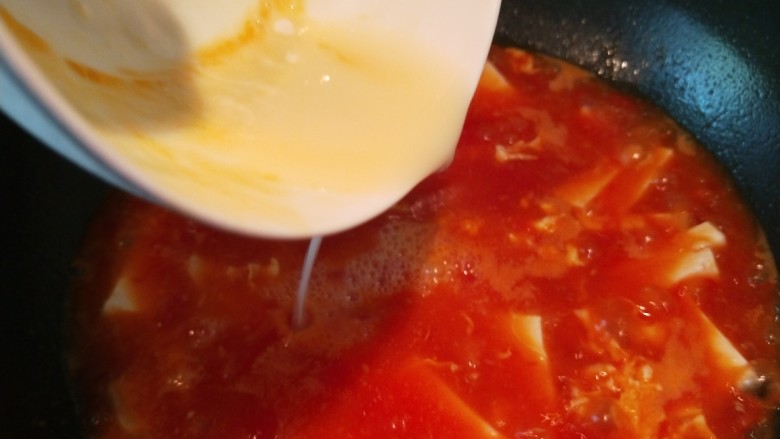 番茄豆腐,把汁倒入番茄搅拌均匀即可。