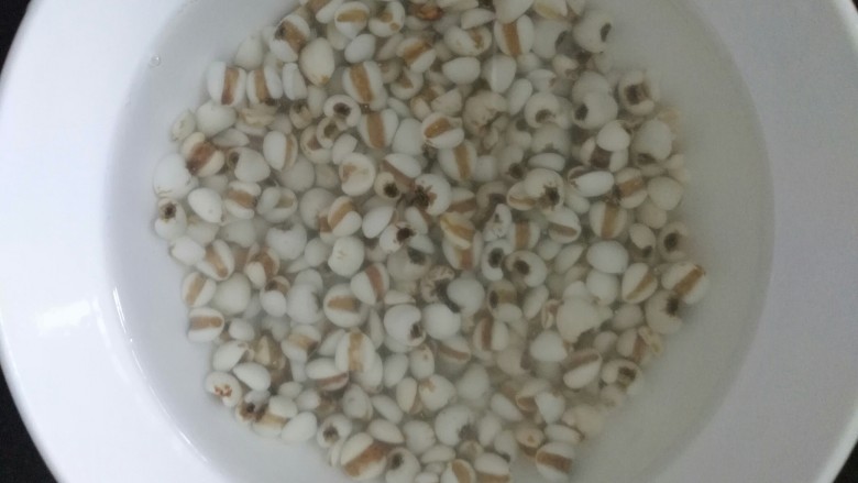 冬瓜薏米排骨汤,补充步骤洗净薏米，泡半个钟