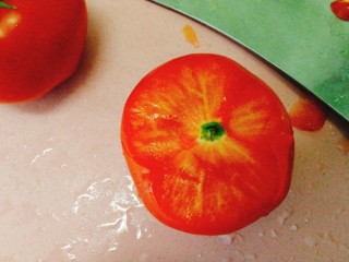 了不起的小番茄+奶酪焗黑米饭杂蔬番茄盅,削皮，