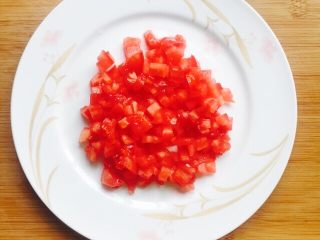 了不起的小番茄+番茄鸡蛋饼,番茄洗干净去蒂切成小丁