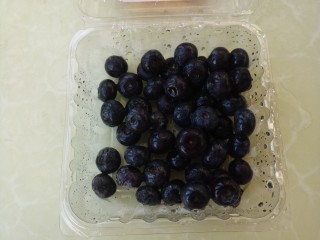 蓝莓蛋挞(无奶油版),新鲜的蓝莓一小盒