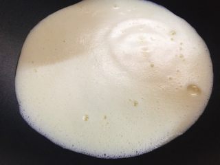 卡仕达酱 美味百搭夹心酱,过筛入不粘锅(或奶锅)中。