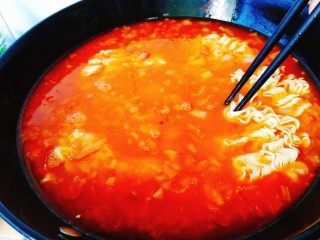 了不起的小番茄+茄汁鲜虾鸡蛋面,用筷子快速弄散开，